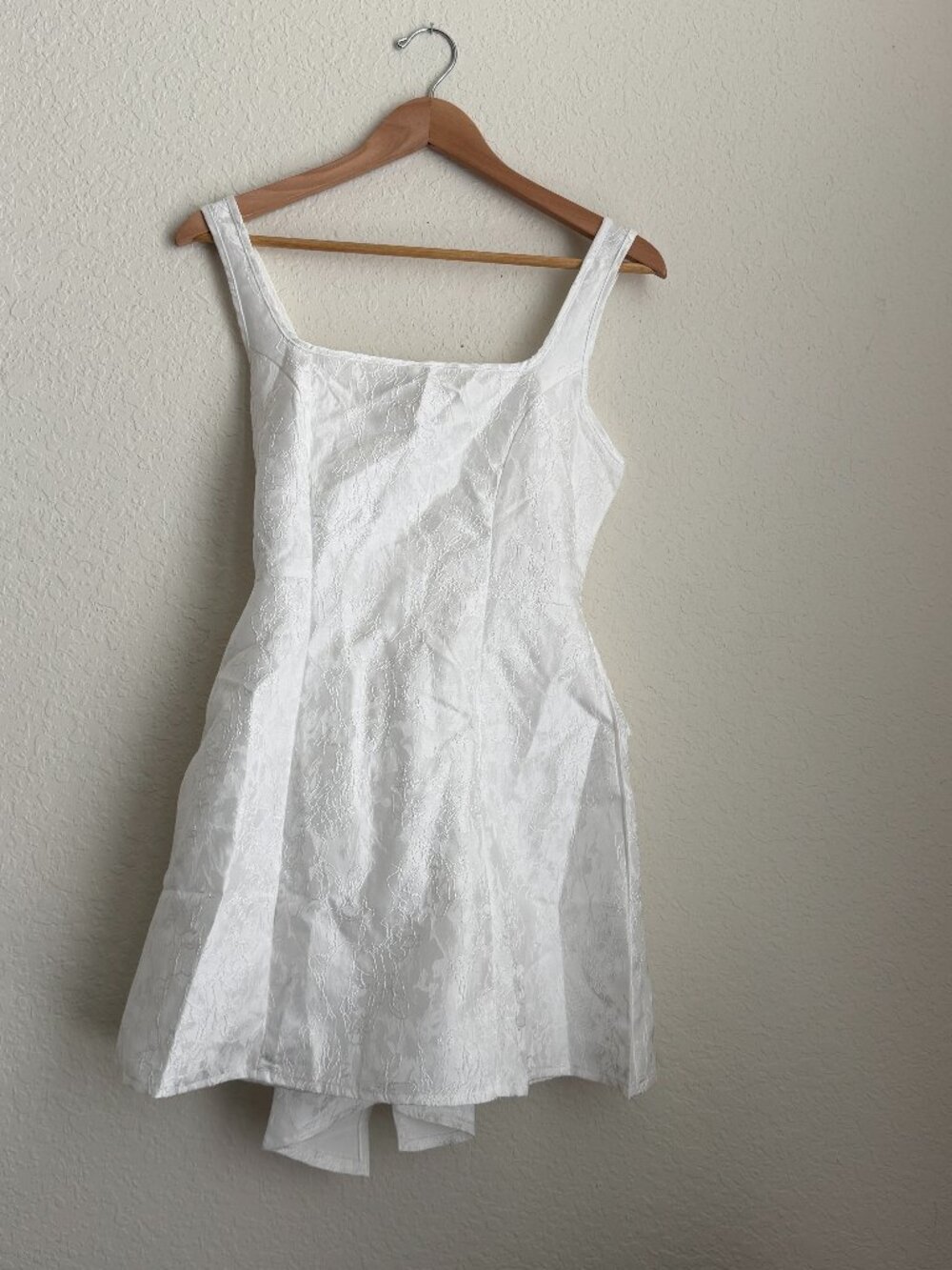 Bolodoo White Floral Bow Homecoming Mini Dress Size 4.  (E)